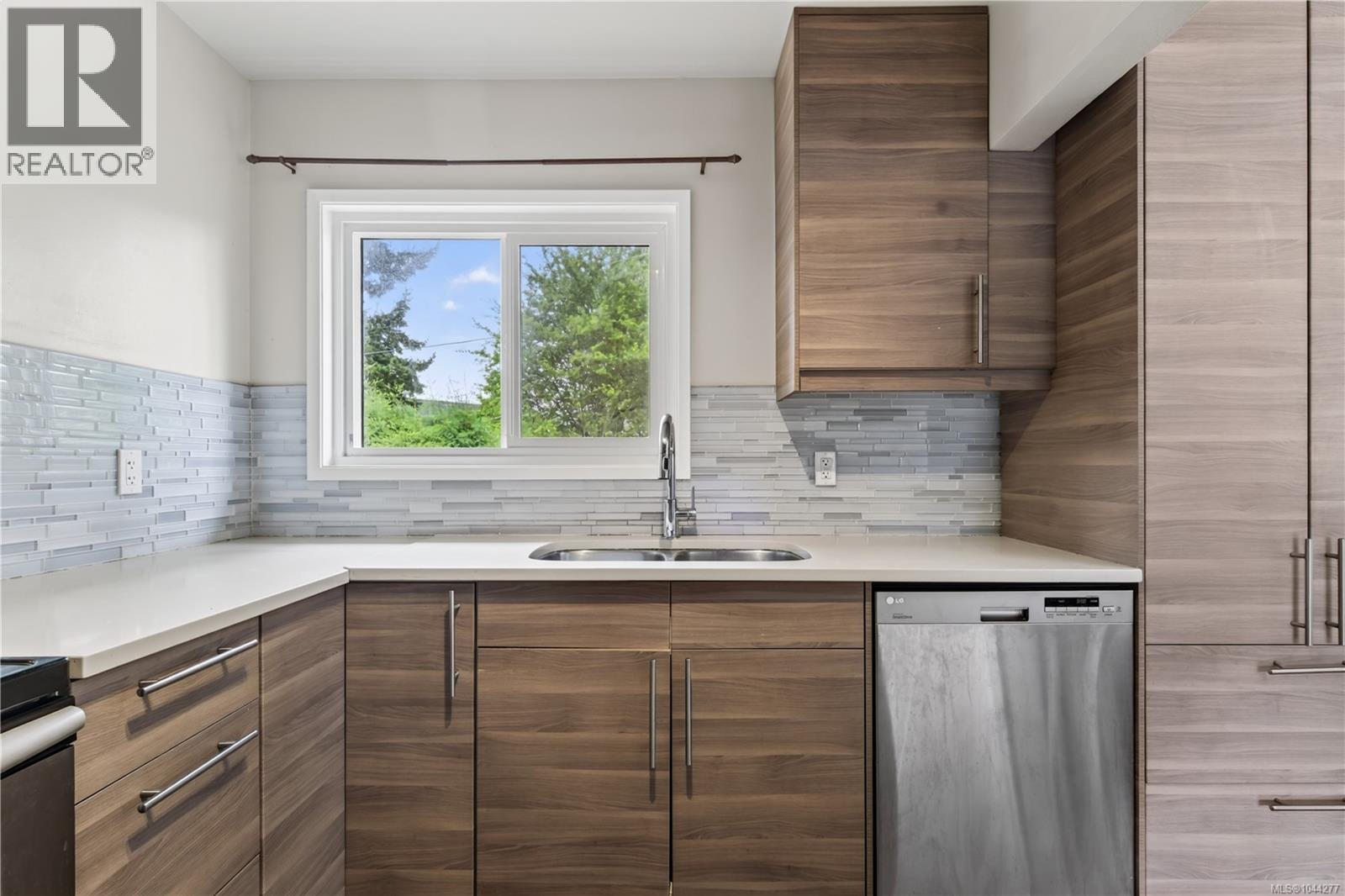 1819 Dunnett Cres - 8