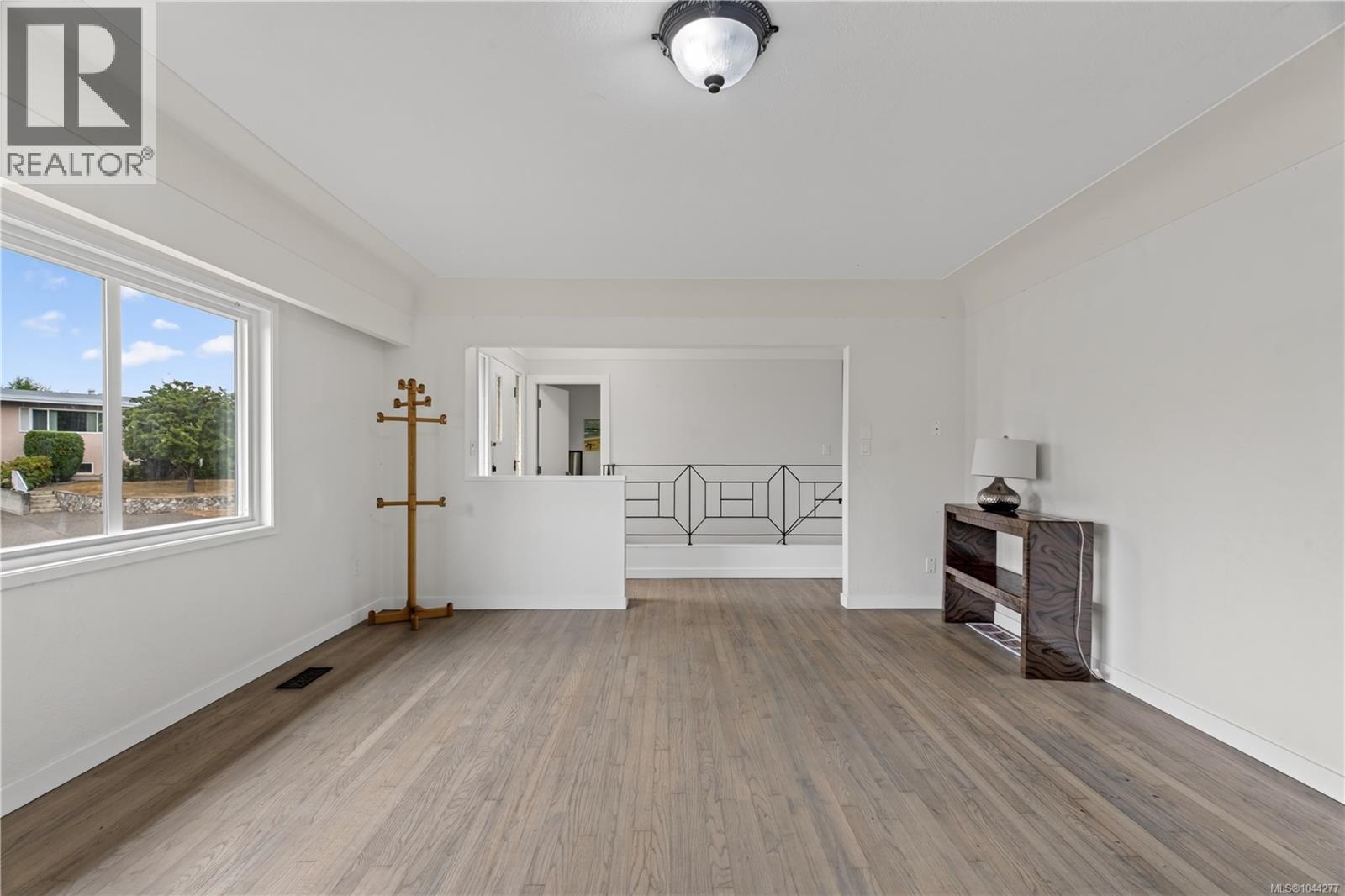 1819 Dunnett Cres - 14