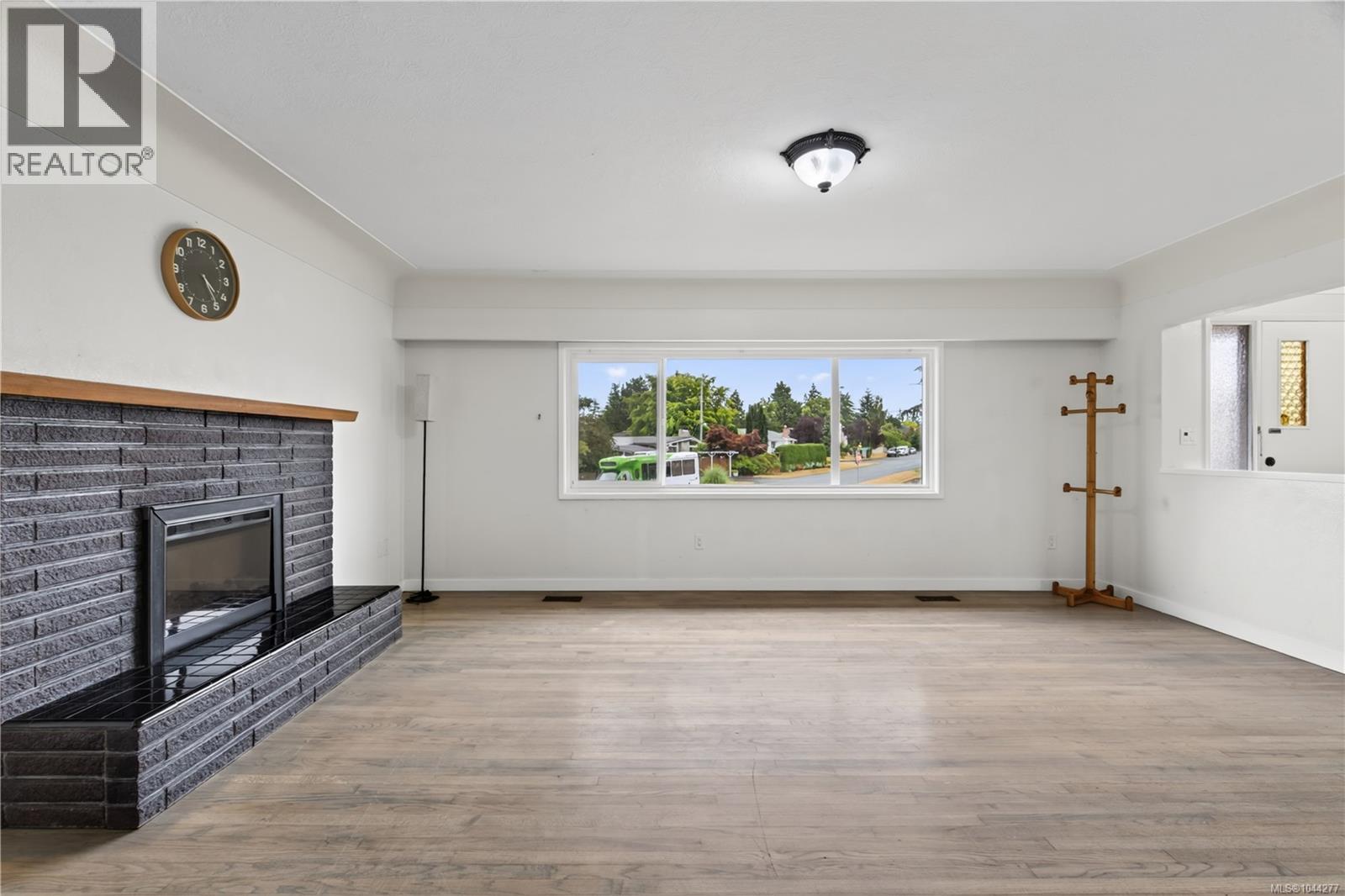 1819 Dunnett Cres - 13
