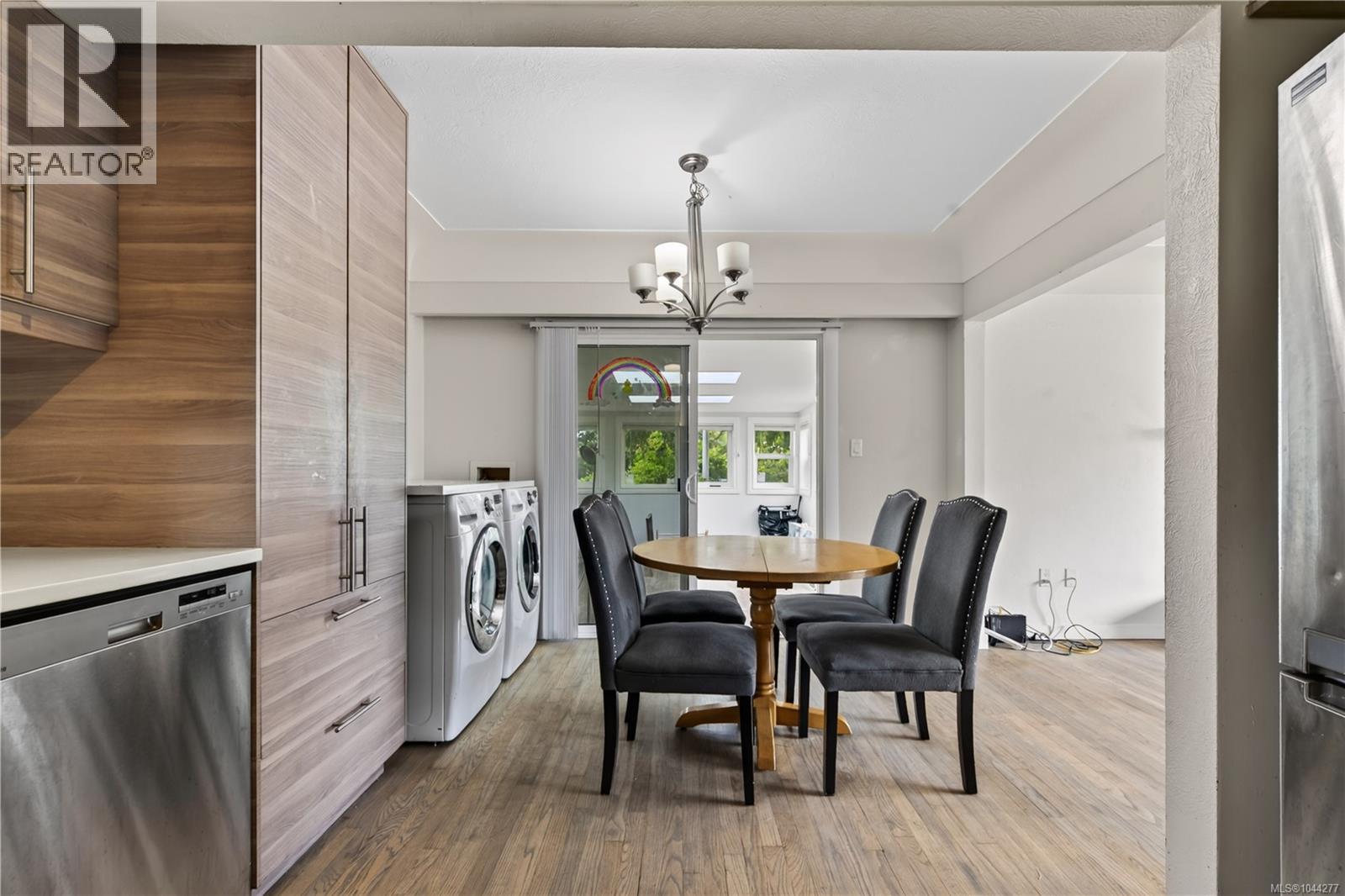 1819 Dunnett Cres - 10