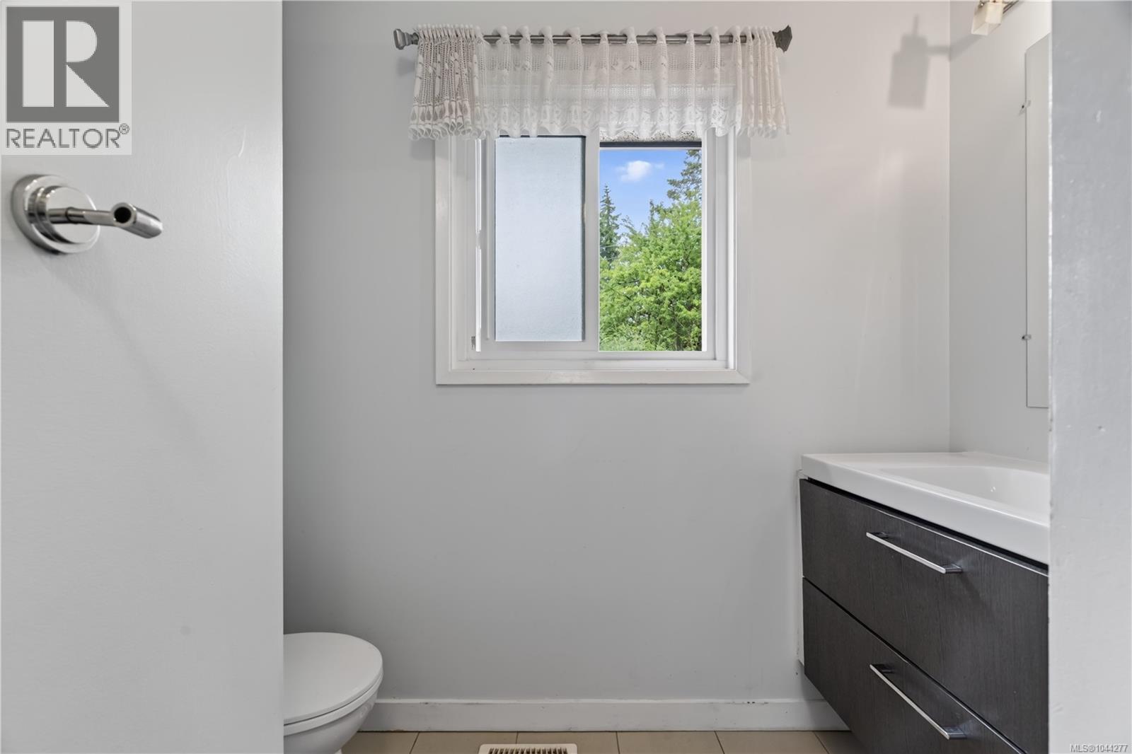 1819 Dunnett Cres - 24