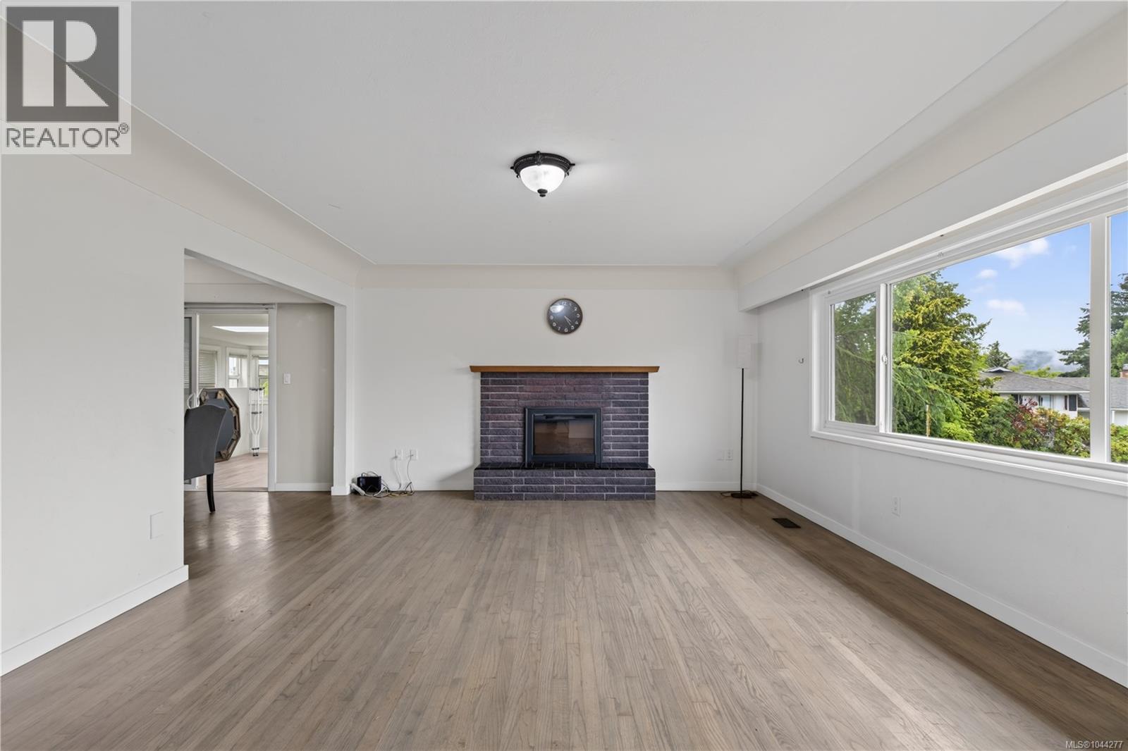 1819 Dunnett Cres - 12