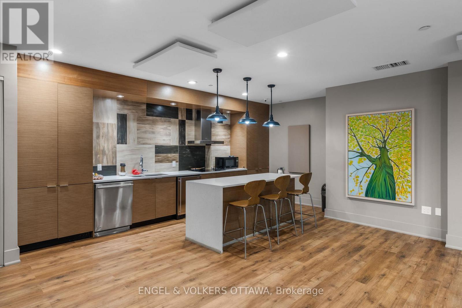 #602 131 HOLLAND AVENUE - 31