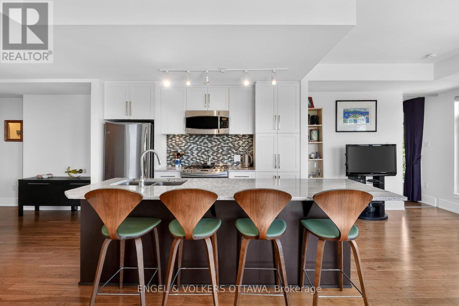 #602 131 HOLLAND AVENUE - 6