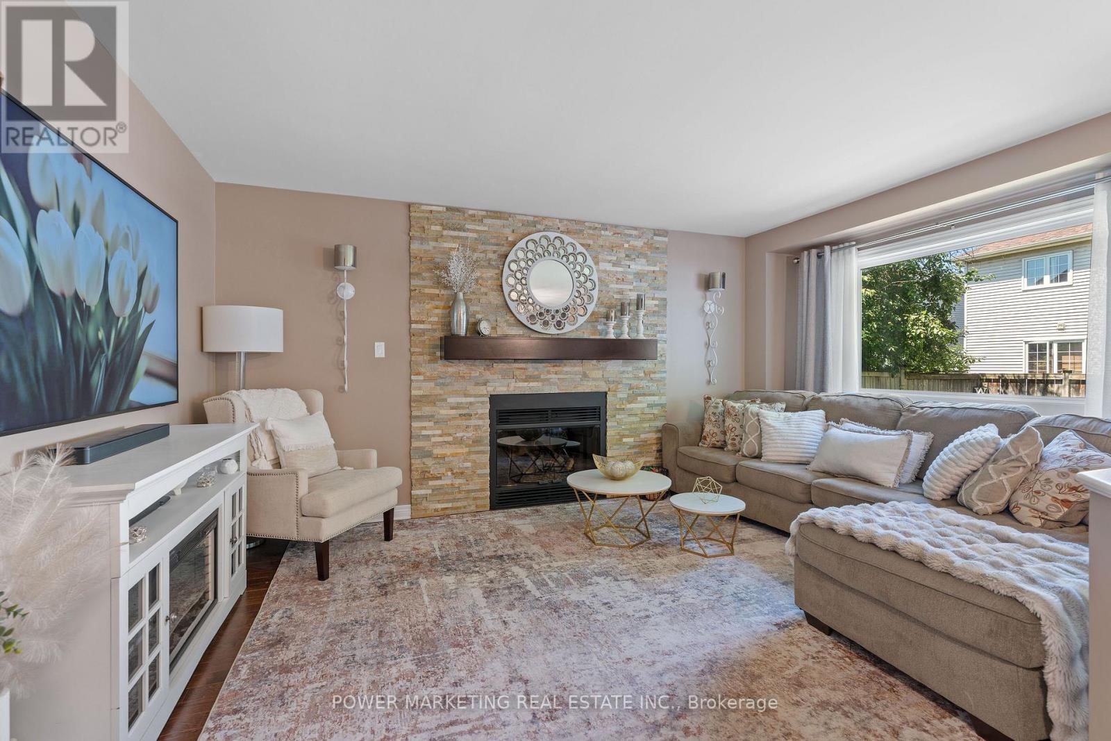 770 BEAUREGARD CRESCENT - 2