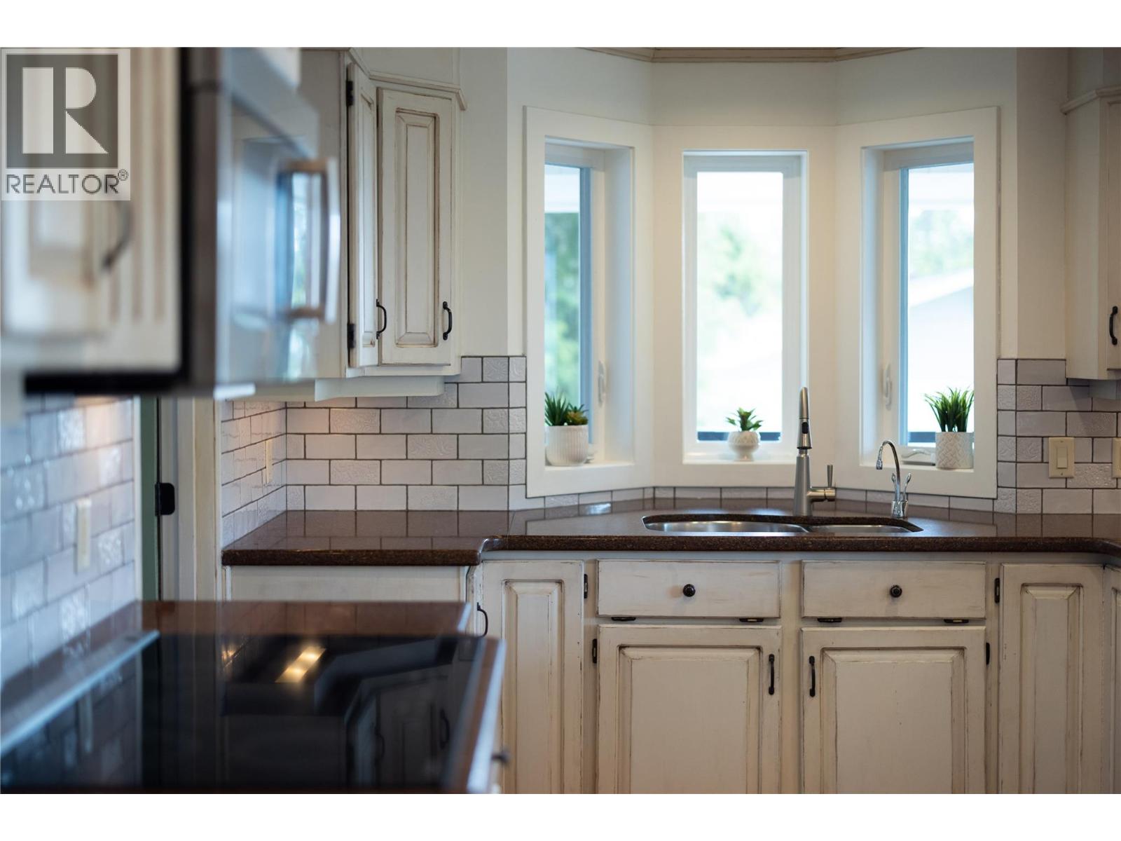  277 Clifton Road North, Kelowna