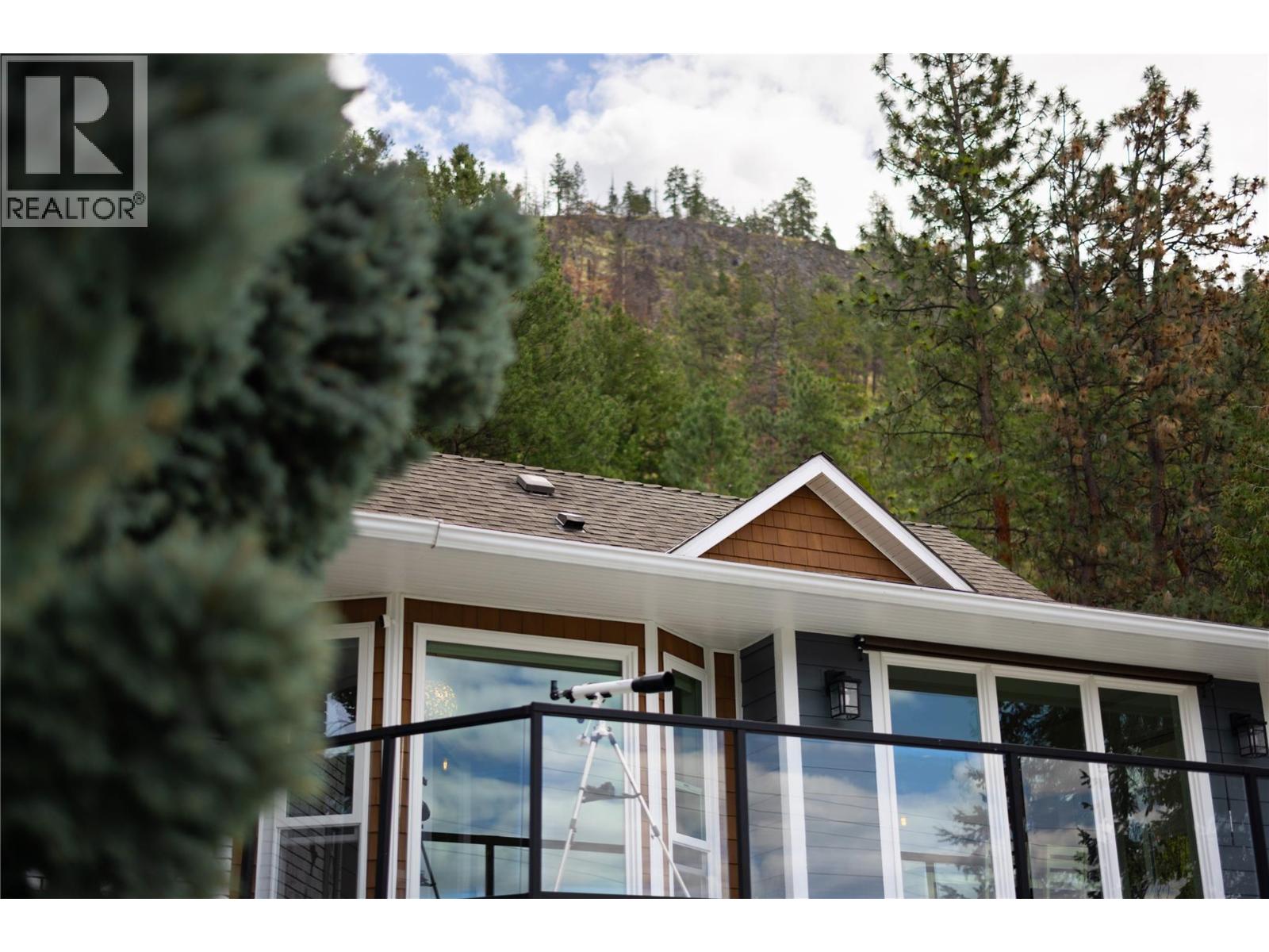  277 Clifton Road North, Kelowna
