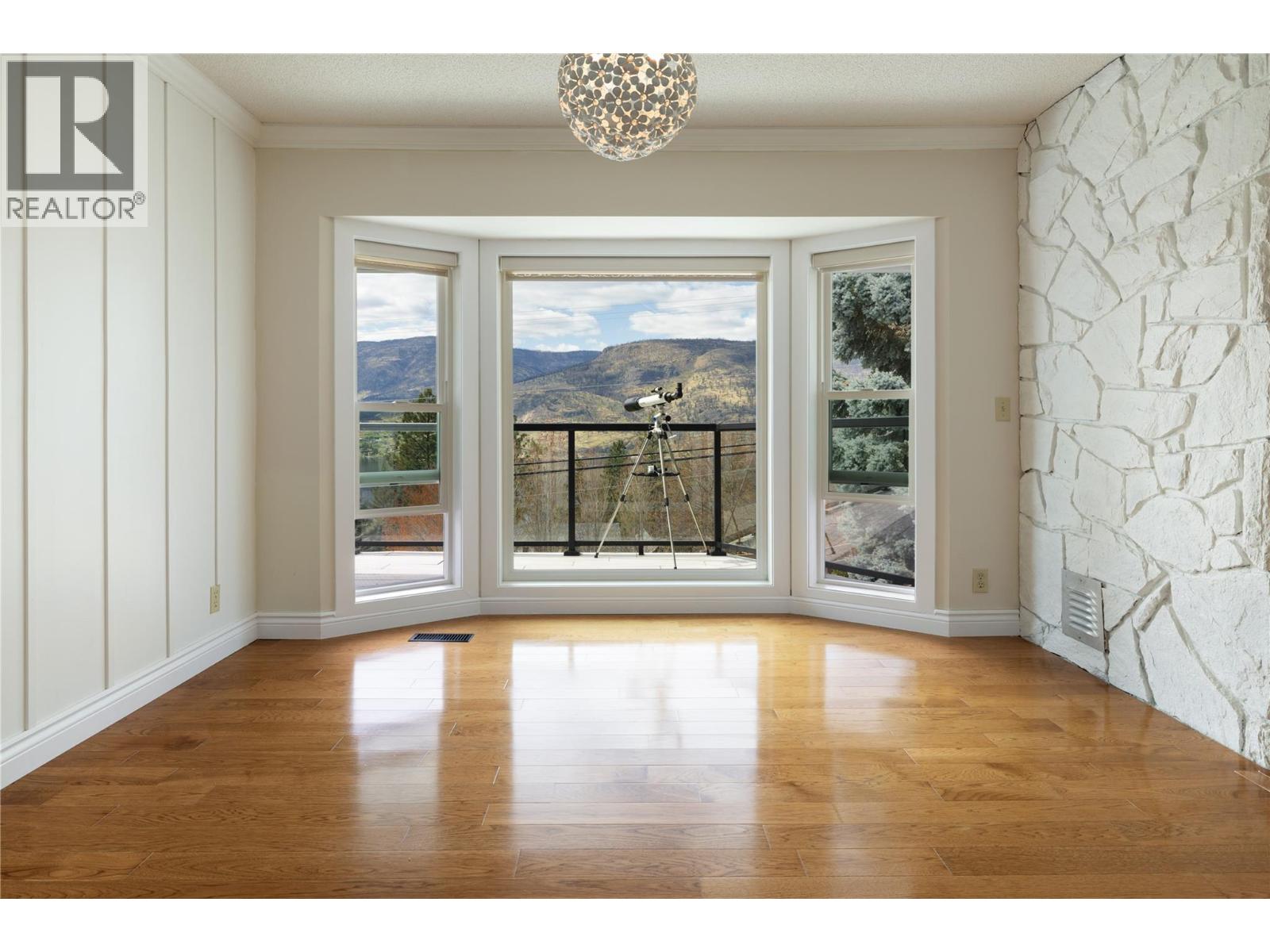  277 Clifton Road North, Kelowna