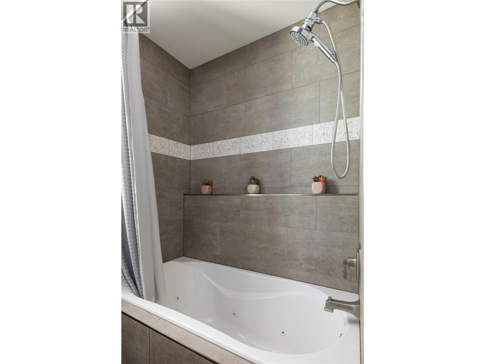  277 Clifton Road North, Kelowna