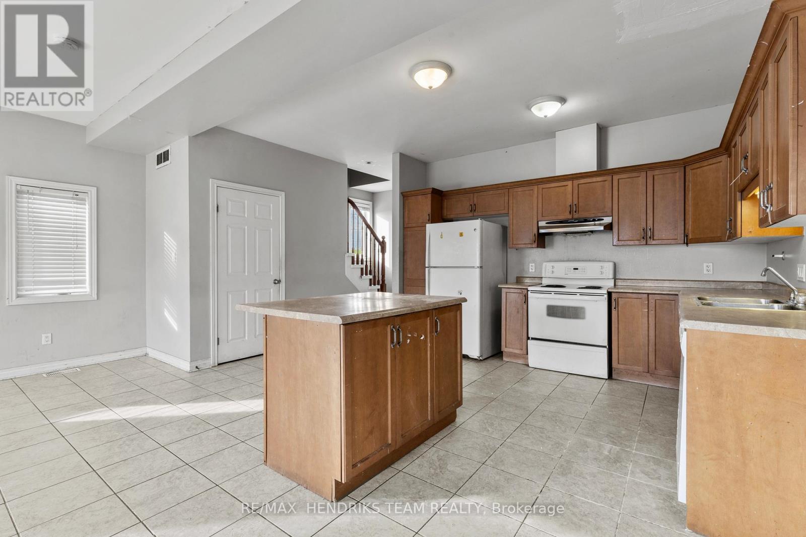 2 TOWNLINE ROAD E - 9