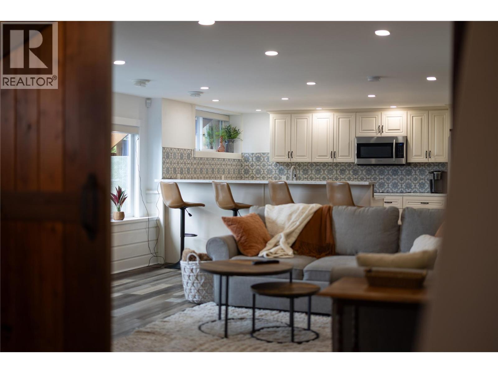  277 Clifton Road North, Kelowna