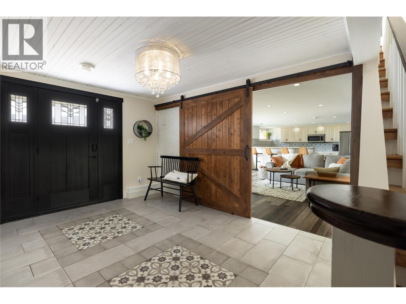  277 Clifton Road North, Kelowna