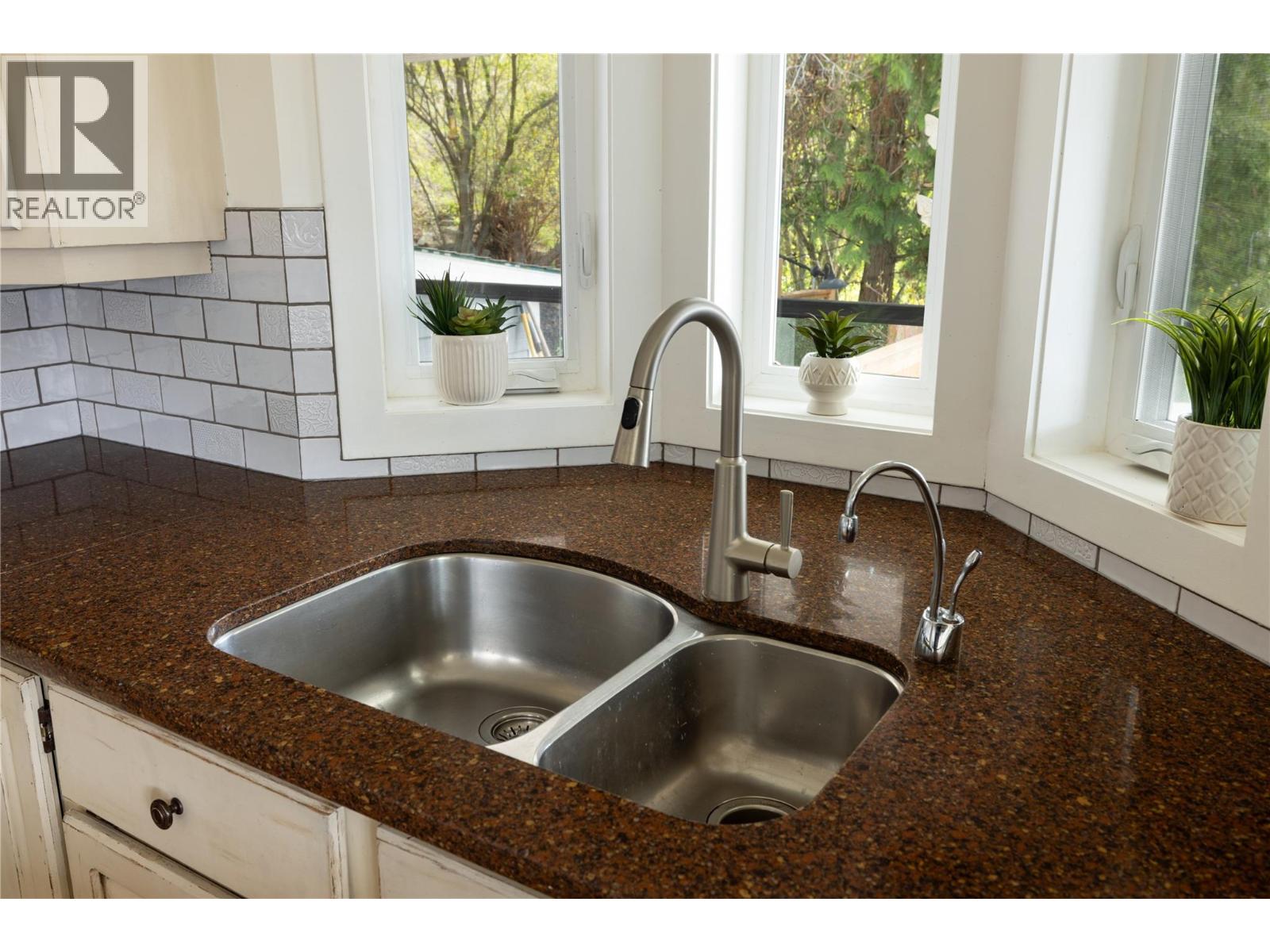  277 Clifton Road North, Kelowna