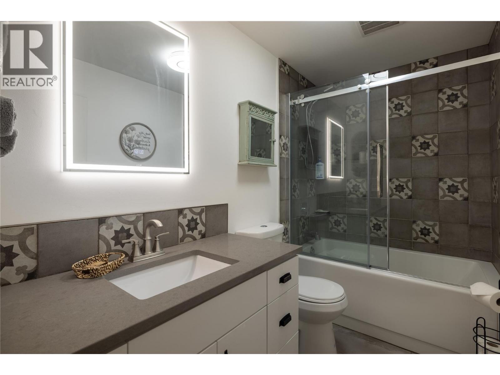  277 Clifton Road North, Kelowna