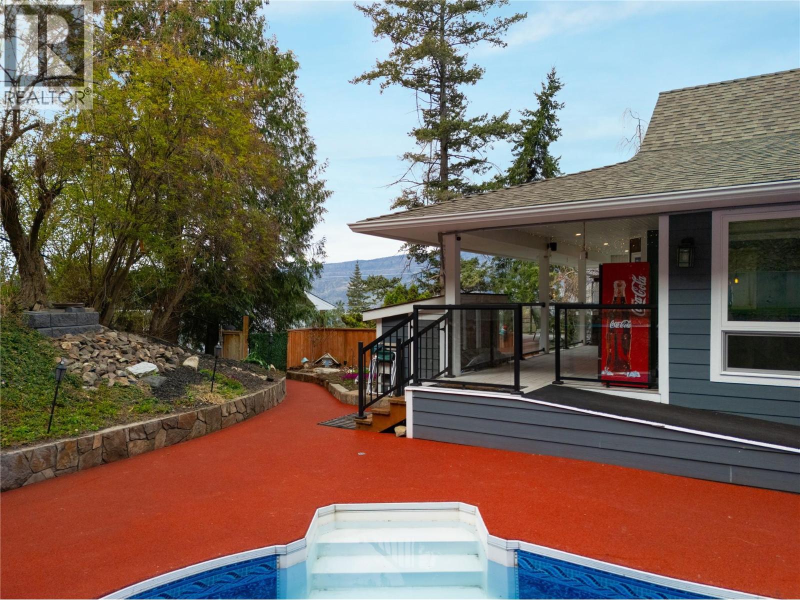  277 Clifton Road North, Kelowna