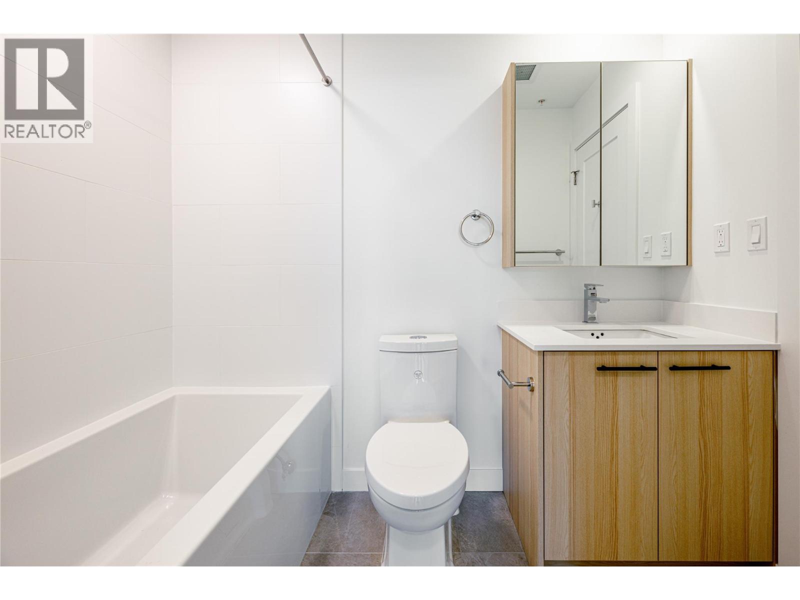 #314 1380 Pridham Avenue - 6