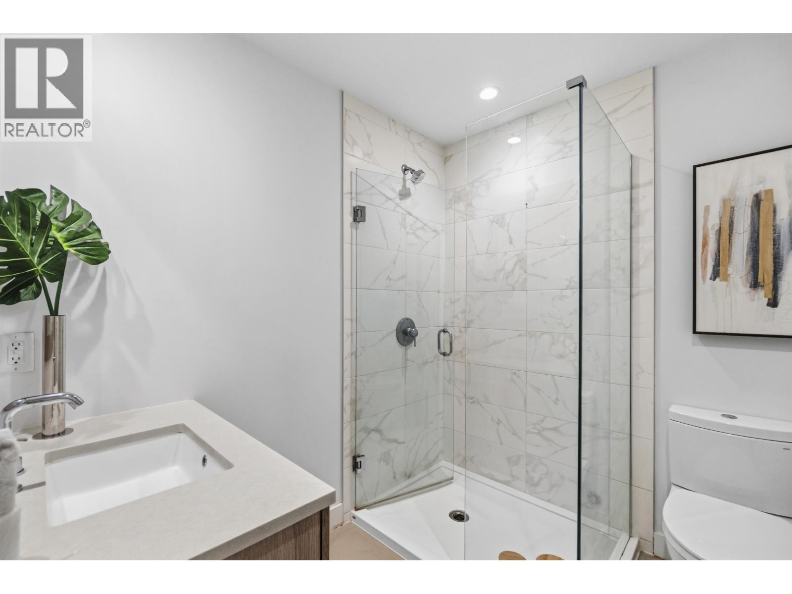 113 747 E 3RD STREET, North Vancouver