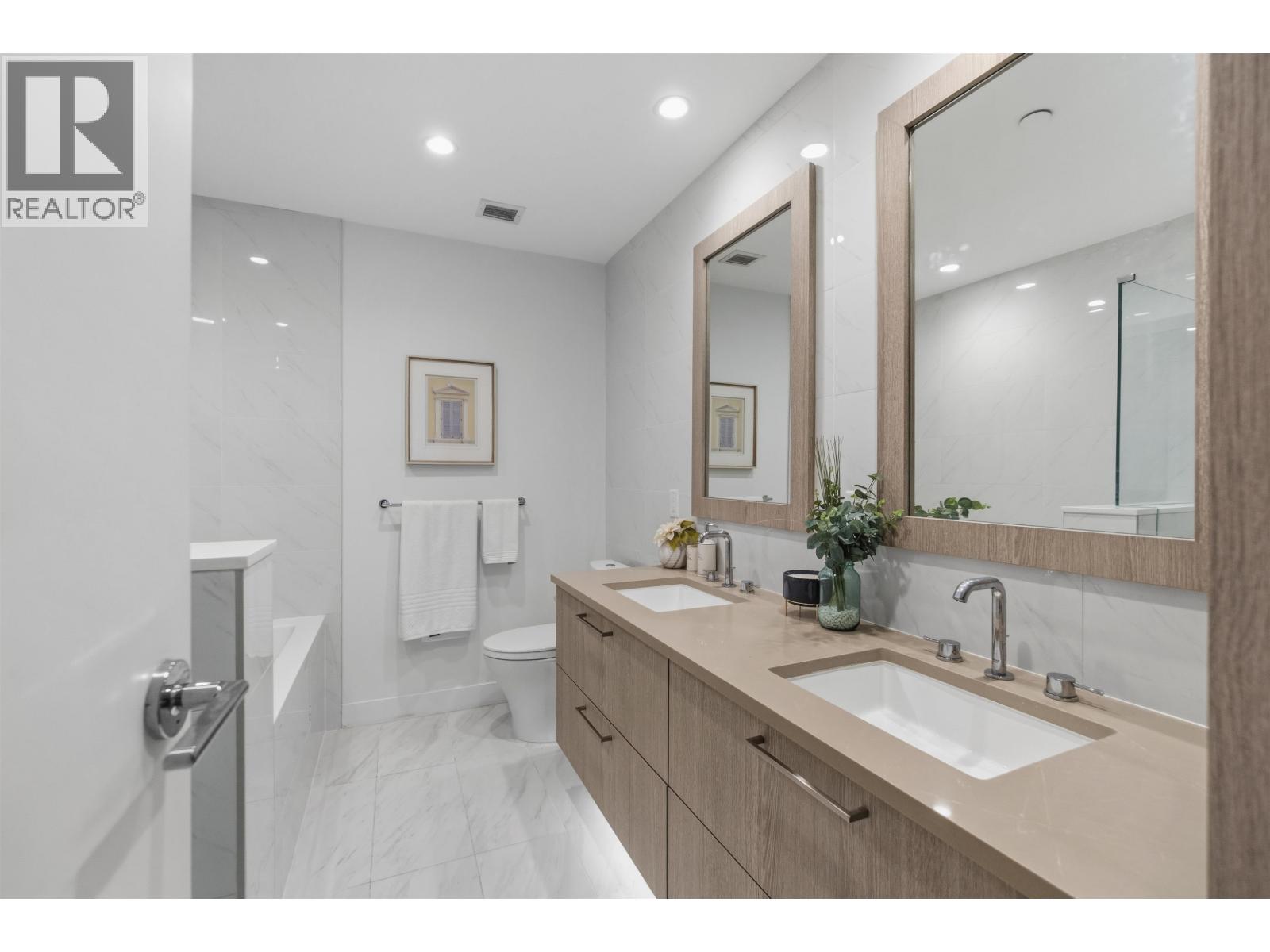 113 747 E 3RD STREET, North Vancouver