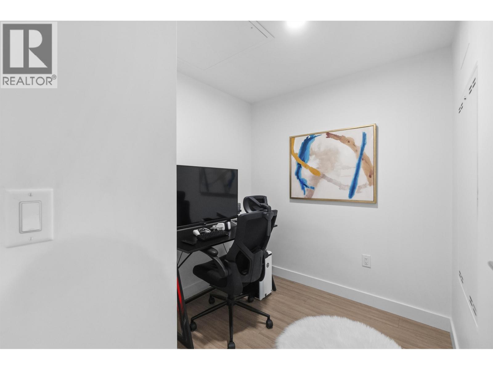 113 747 E 3RD STREET, North Vancouver