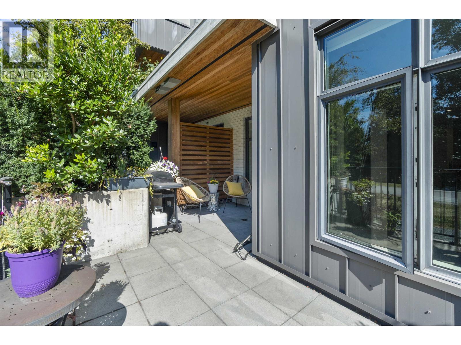 113 747 E 3RD STREET, North Vancouver