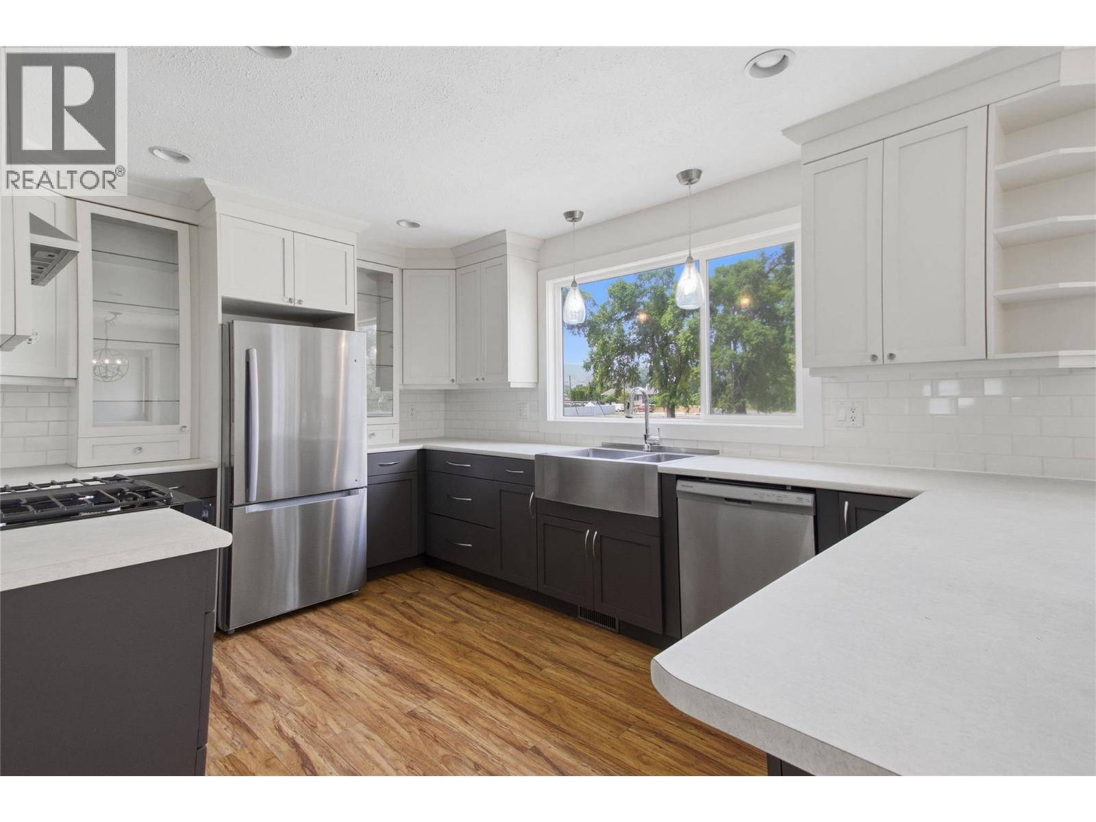 298 JUNIPER Avenue - 3