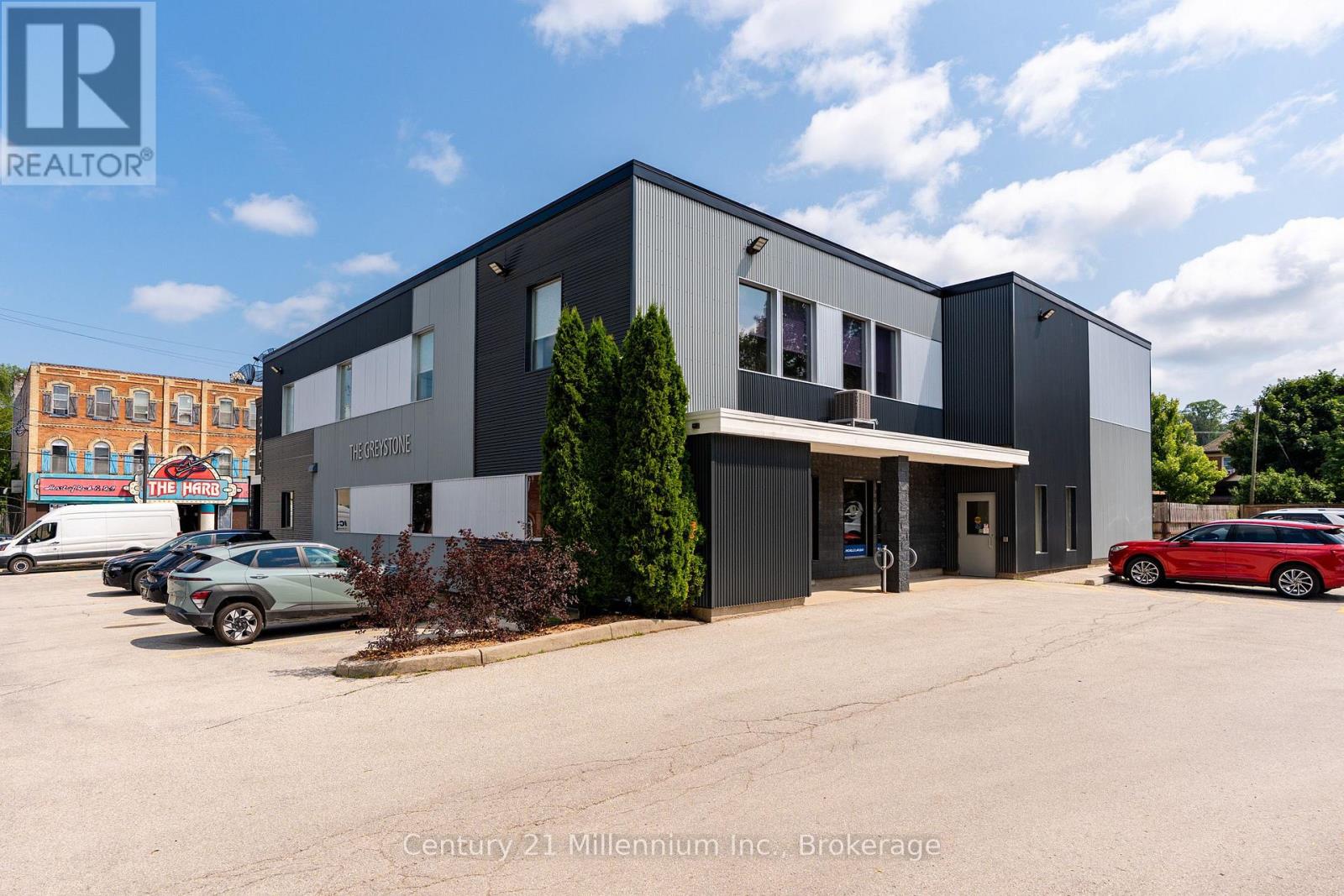 UNIT 201 - 345 8TH STREET E