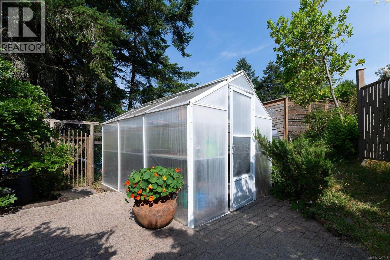 #1 835 Sturdies Bay Rd - 48
