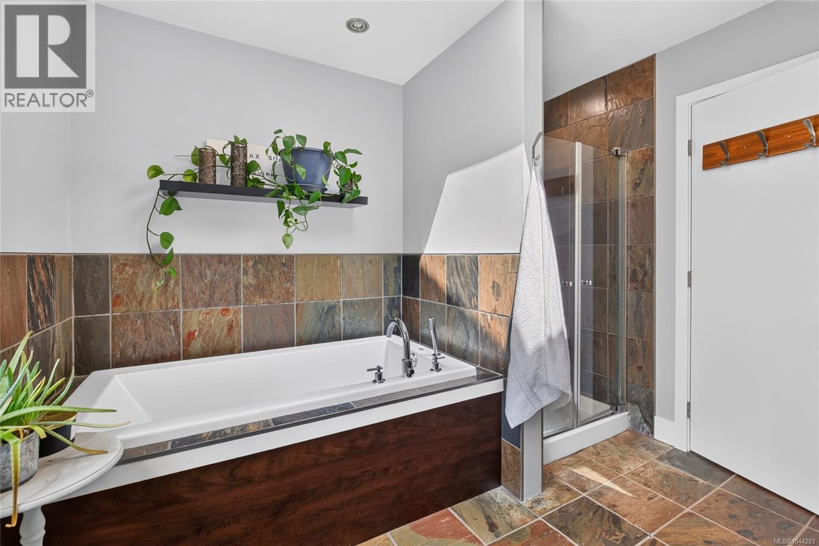 538 Edgewood Dr - 38