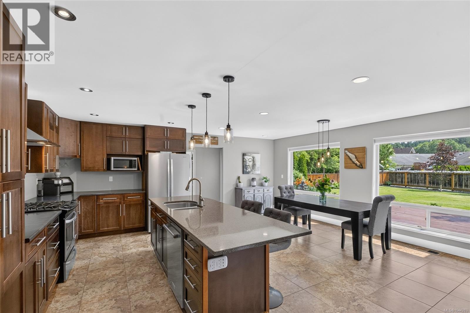 538 Edgewood Dr - 10