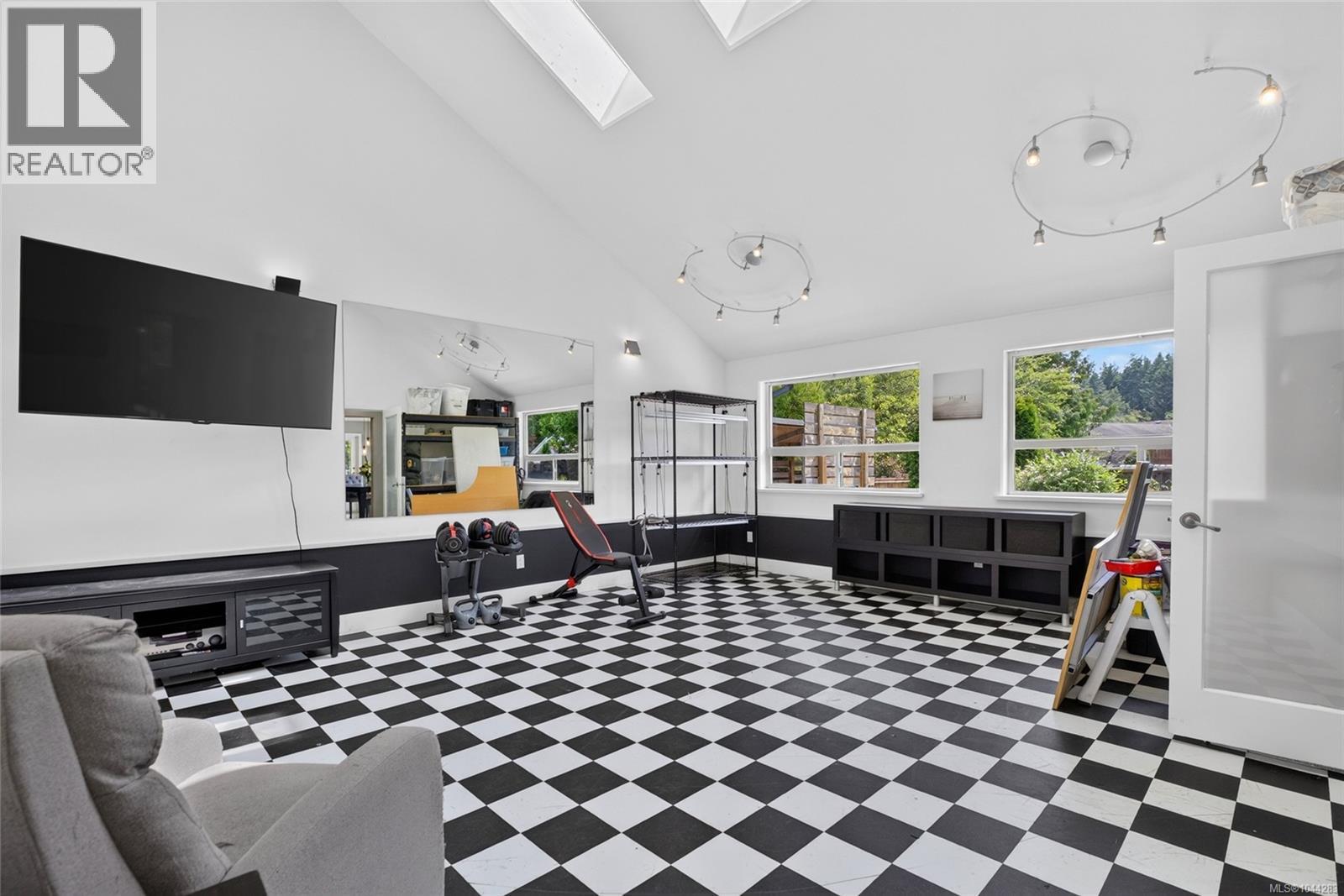 538 Edgewood Dr - 24