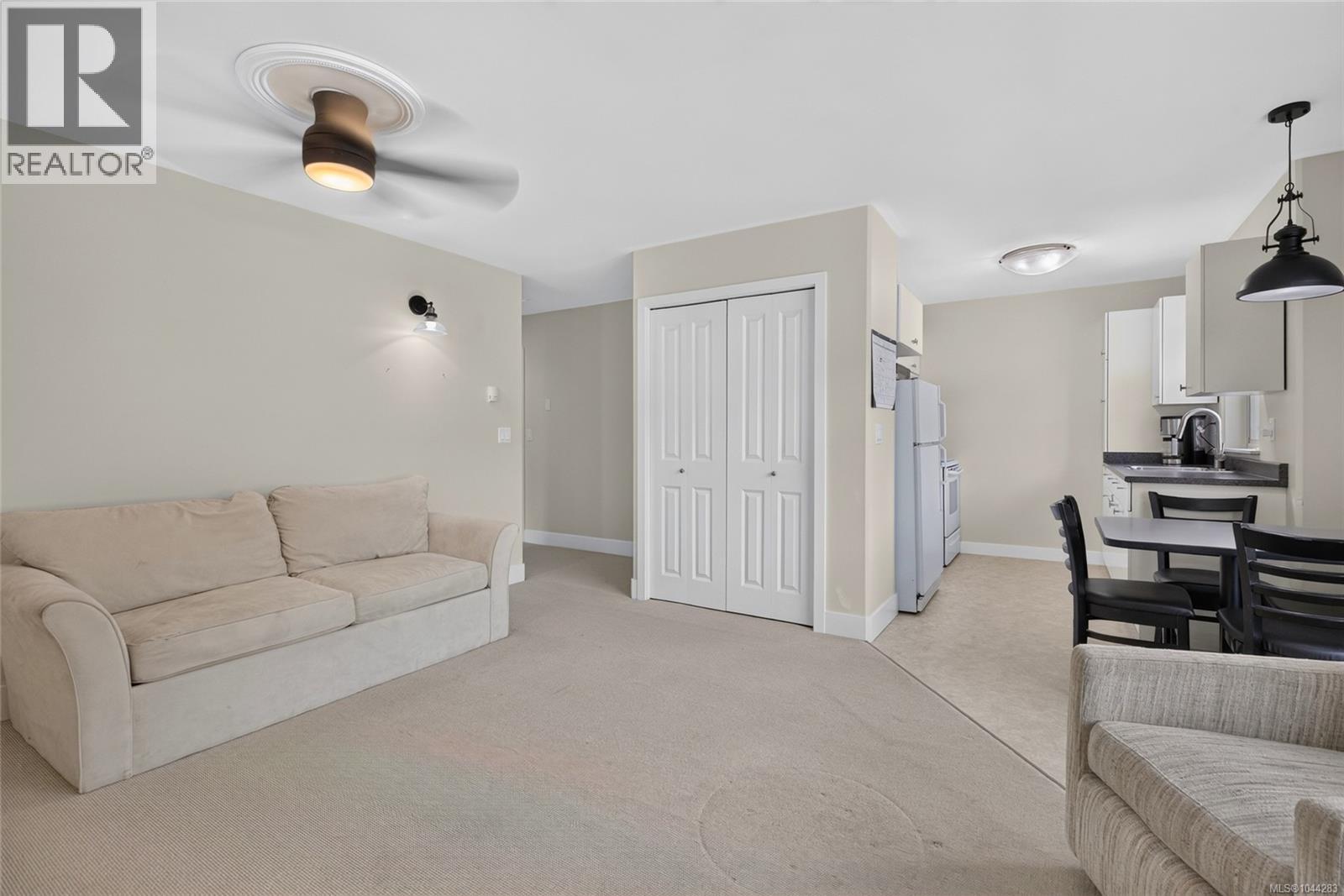 538 Edgewood Dr - 53