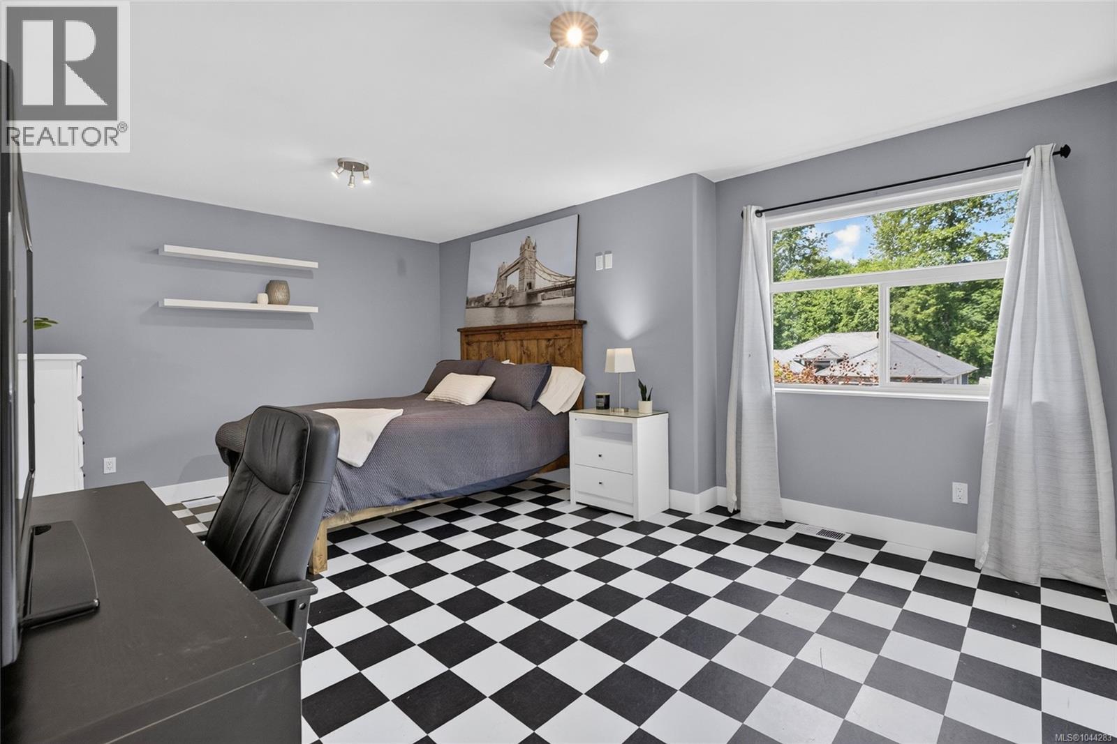 538 Edgewood Dr - 46