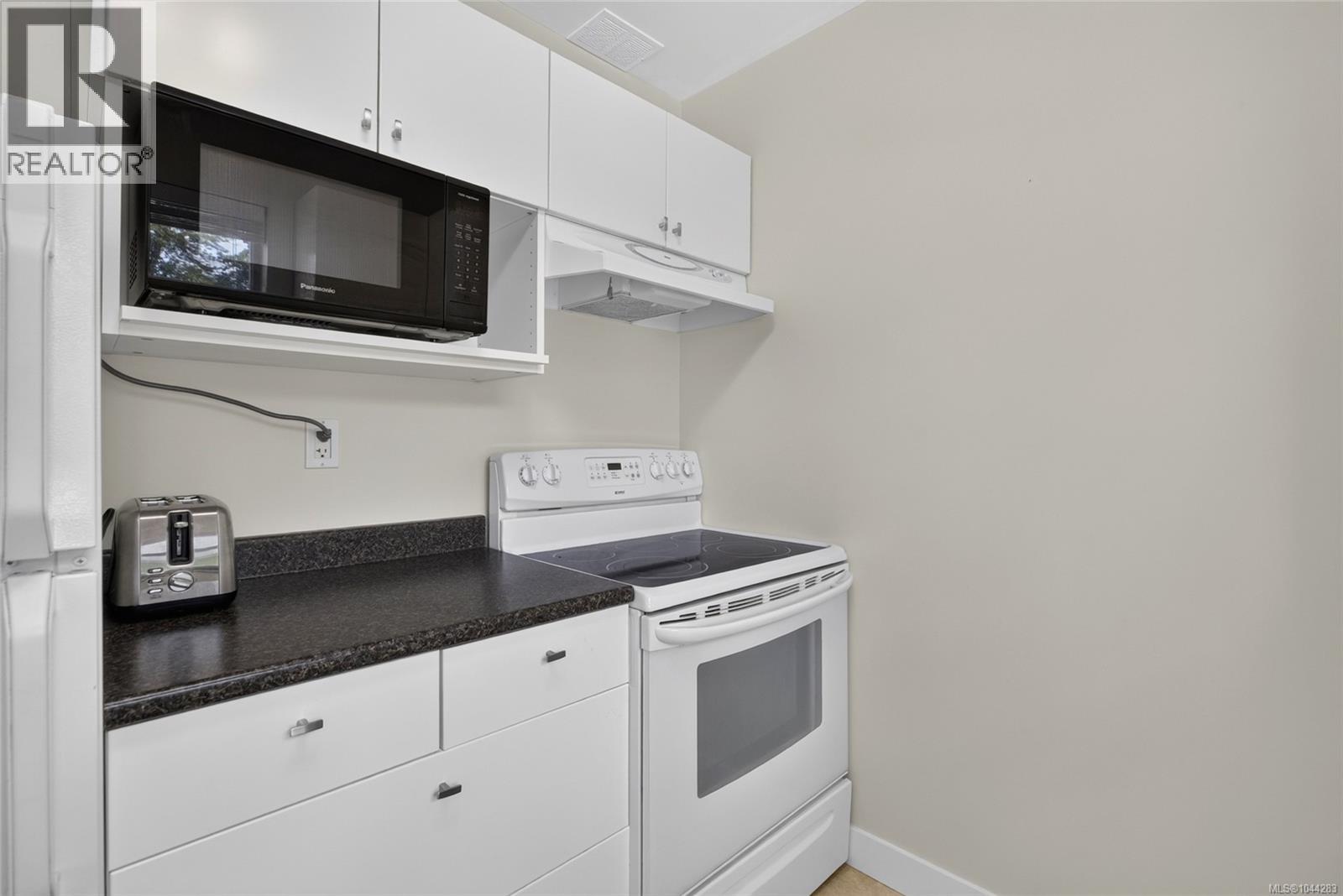 538 Edgewood Dr - 57