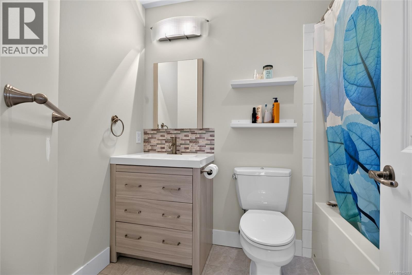 538 Edgewood Dr - 62