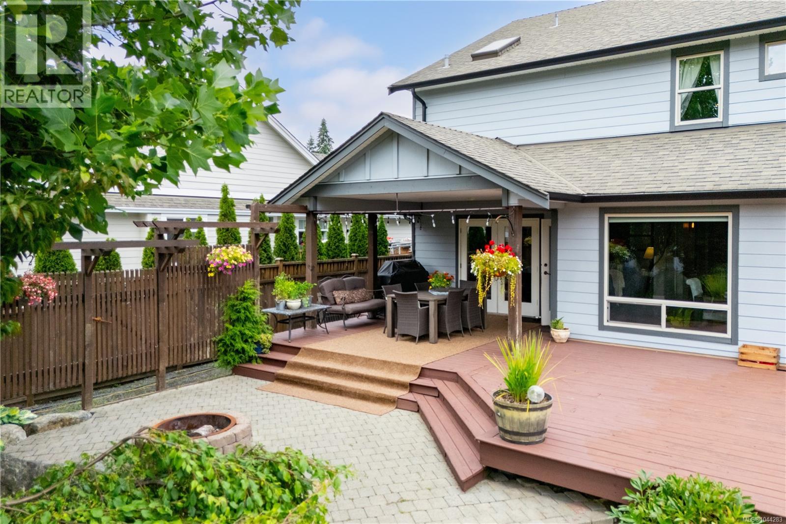 538 Edgewood Dr - 66