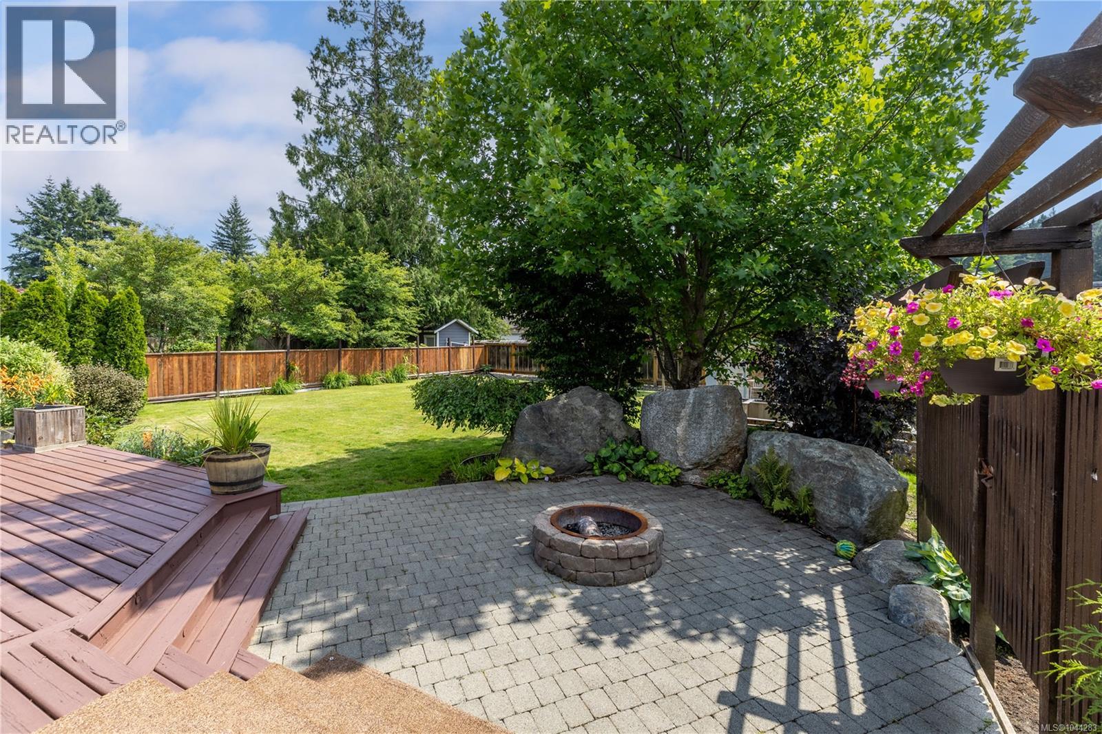 538 Edgewood Dr - 71