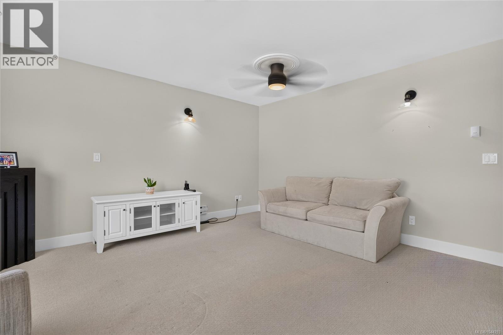 538 Edgewood Dr - 54