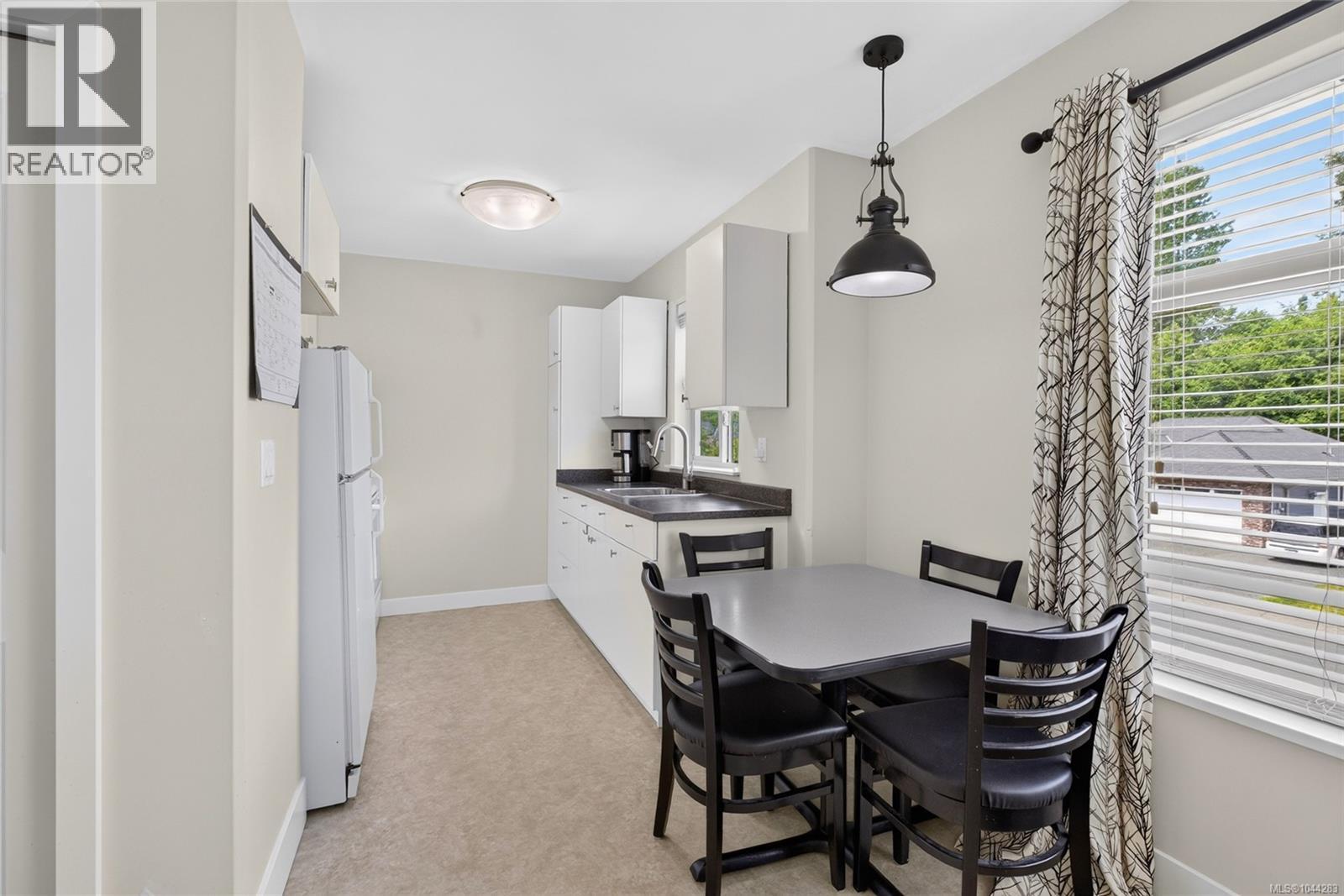 538 Edgewood Dr - 55