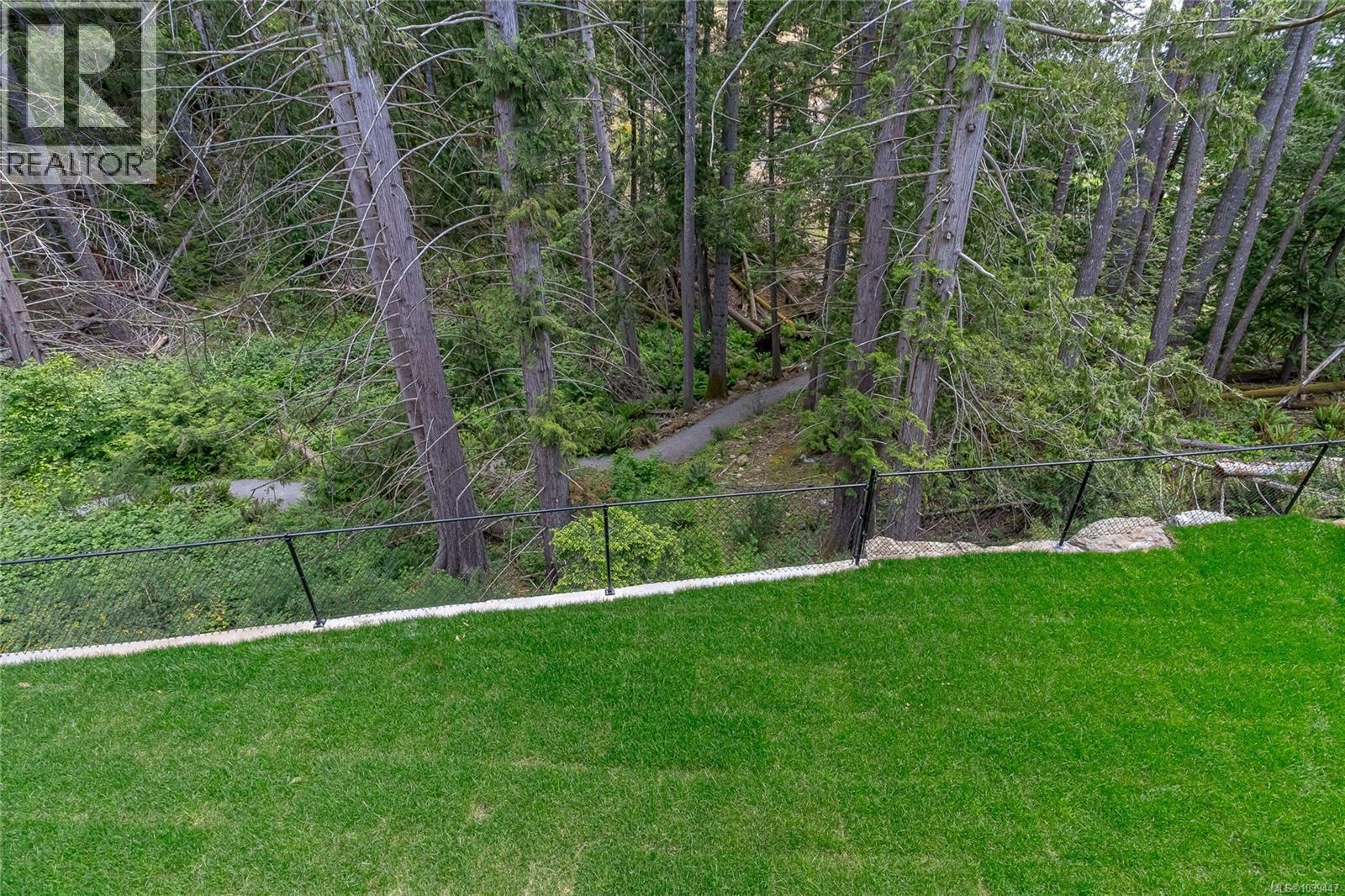 2172 Bellflower Dr - Image 29