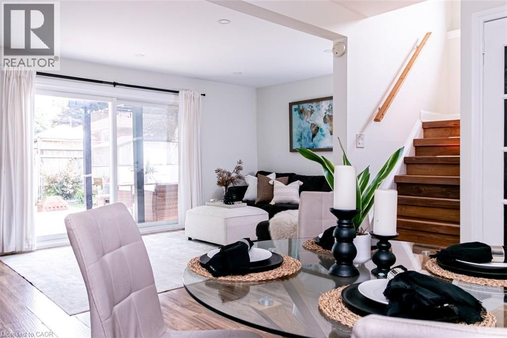 4 BALMORAL Court - 18