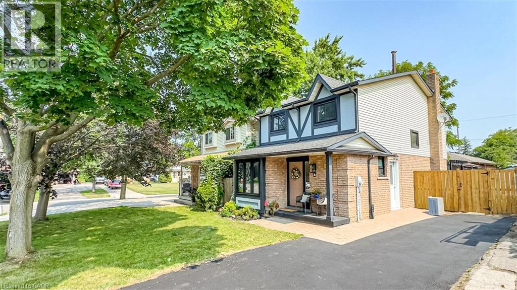 4 BALMORAL Court - 2