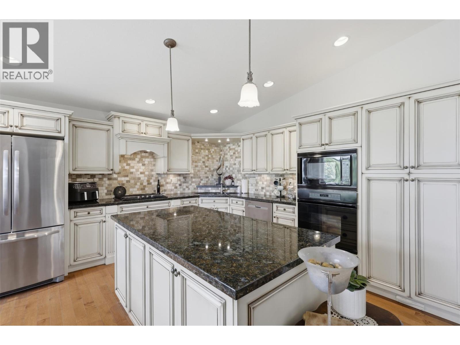 788 Rosewood Crescent - 11