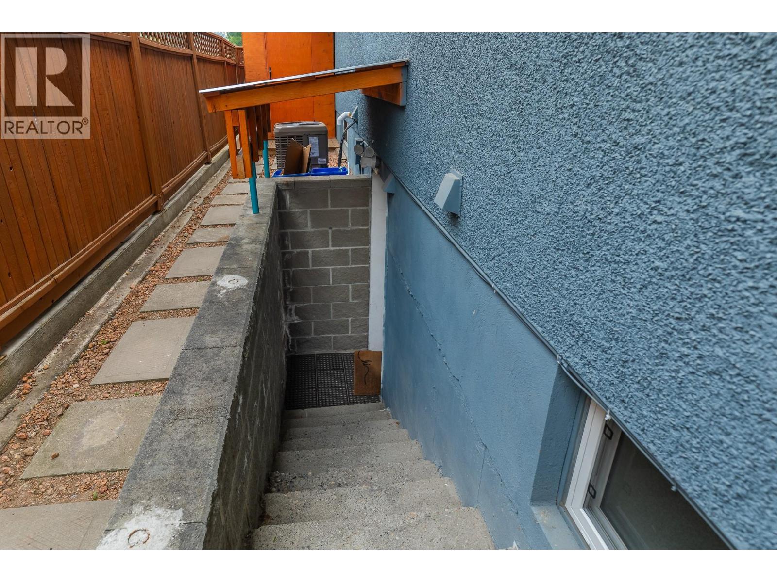 2108 41 Avenue - 56