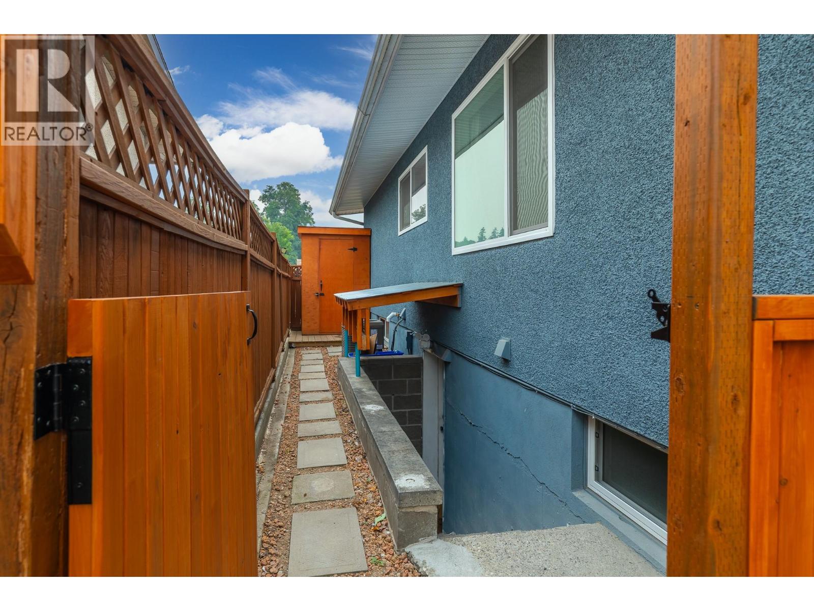 2108 41 Avenue - 55