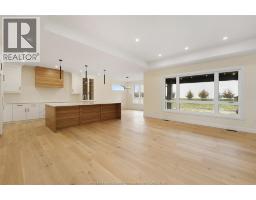 5pc Ensuite bath - 10 Gregory, Kingsville, ON N9Y0C7 Photo 8