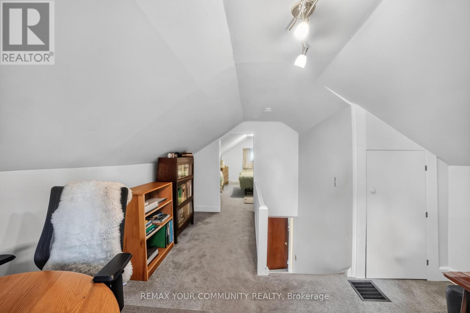 223 RICHMOND STREET - 16