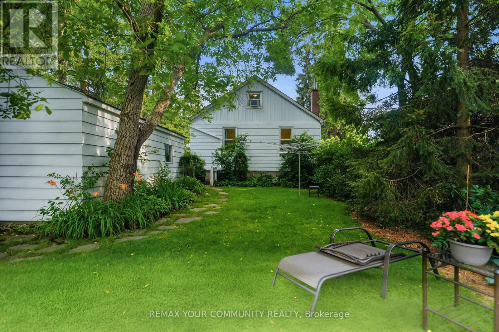 223 RICHMOND STREET - 23