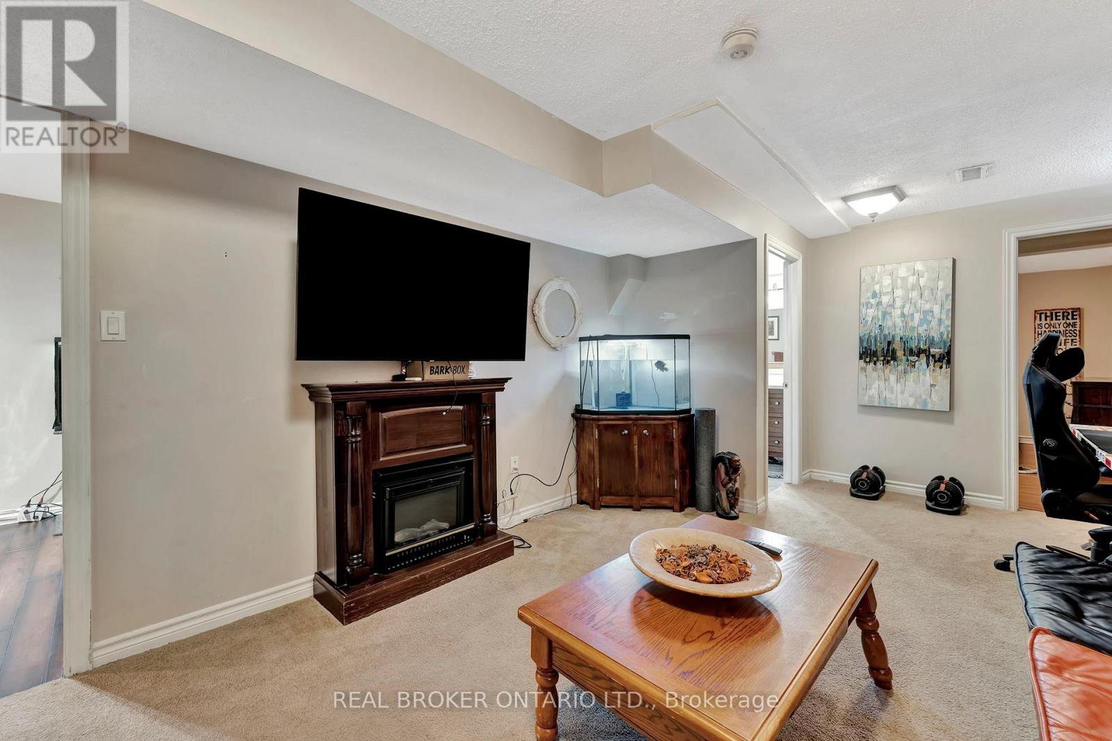 52 BECKETT DRIVE - 34