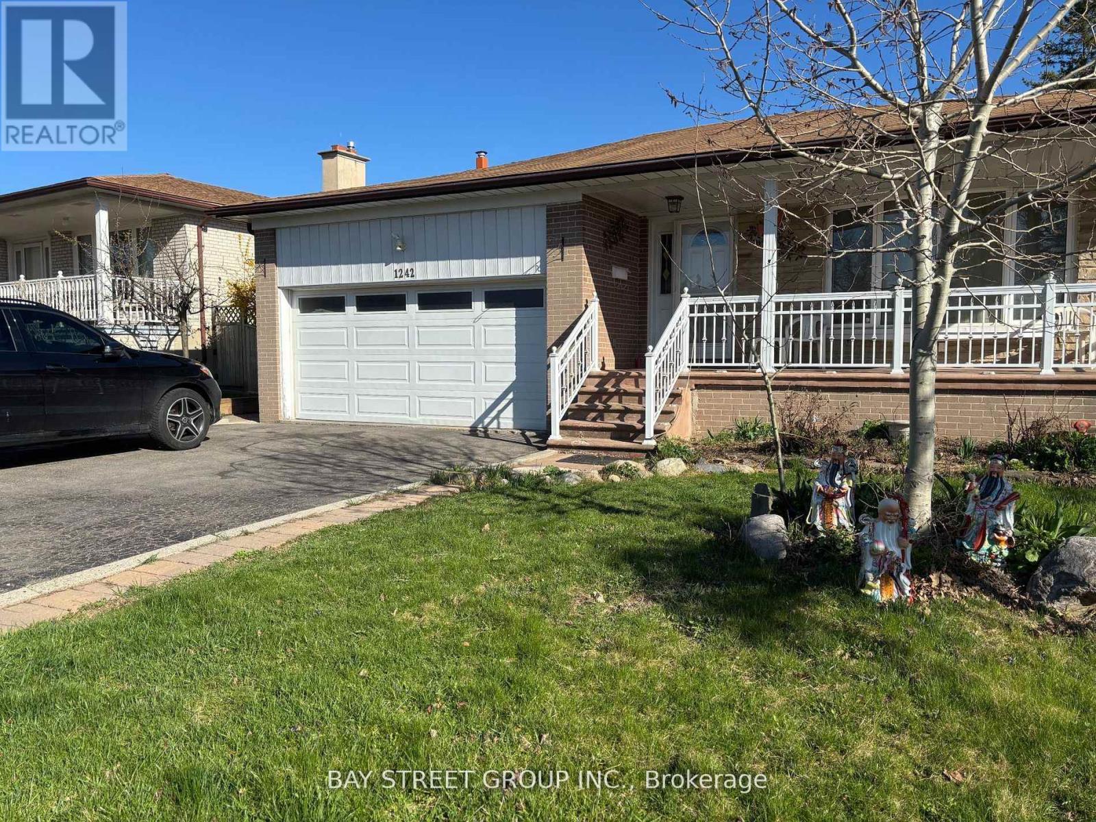 LOWER 1 - 1242 MCBRIDE AVENUE, Mississauga (Erindale)