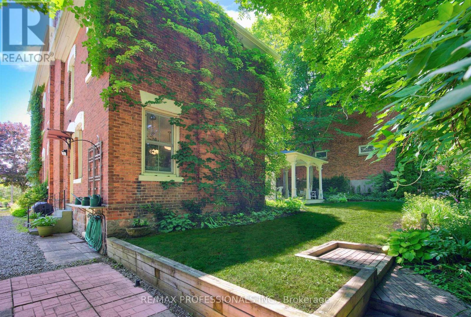 26 BEDFORD STREET - 39